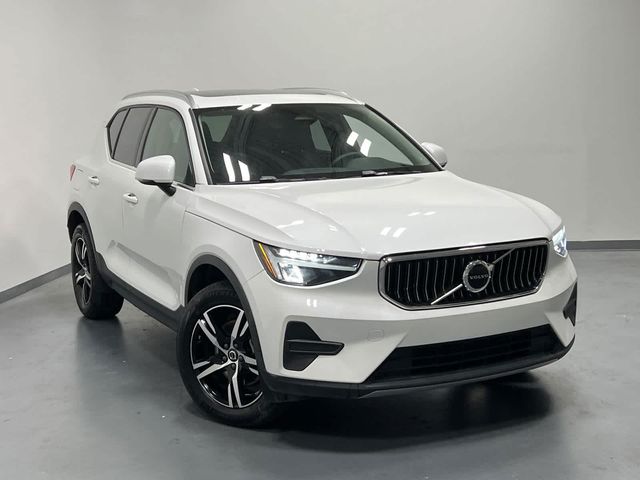 2024 Volvo XC40 Core Dark Theme