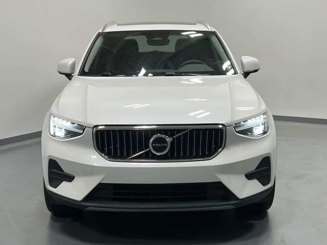 2024 Volvo XC40 Core Dark Theme