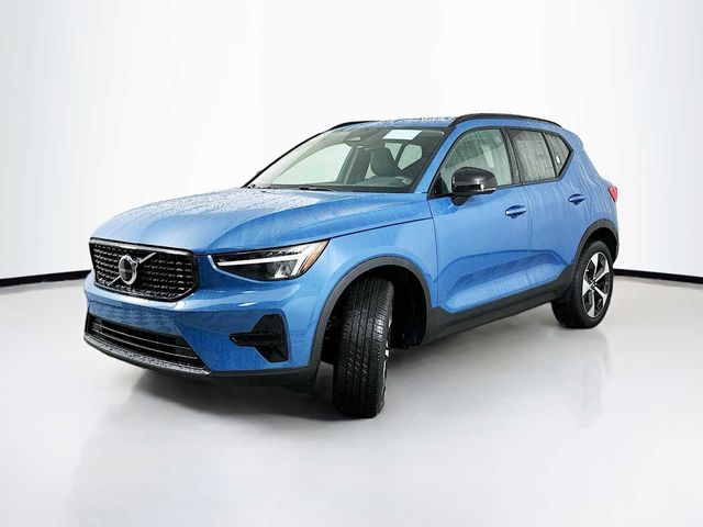 2024 Volvo XC40 Core Dark Theme