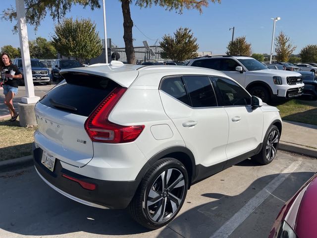 2024 Volvo XC40 Plus Bright Theme