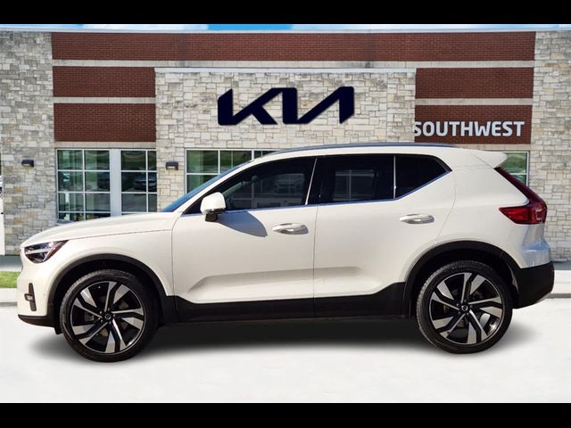 2024 Volvo XC40 Plus Bright Theme