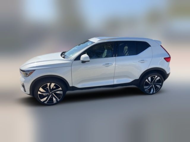 2024 Volvo XC40 Plus Bright Theme