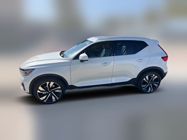 2024 Volvo XC40 Plus Bright Theme