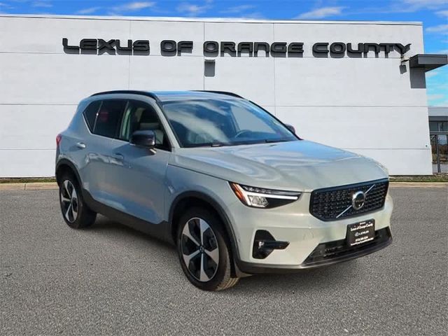 2024 Volvo XC40 Plus Dark Theme