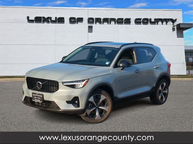 2024 Volvo XC40 Plus Dark Theme