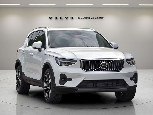 2024 Volvo XC40 Plus Bright Theme