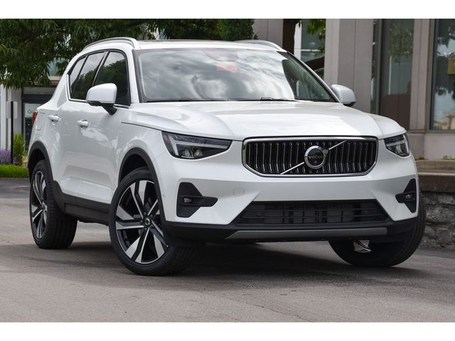 2024 Volvo XC40 Plus Bright Theme