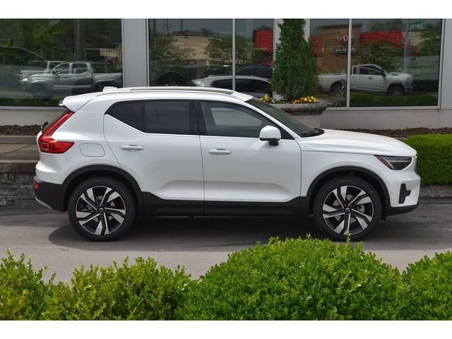 2024 Volvo XC40 Plus Bright Theme