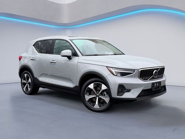 2024 Volvo XC40 Plus Bright Theme