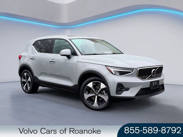 2024 Volvo XC40 Plus Bright Theme