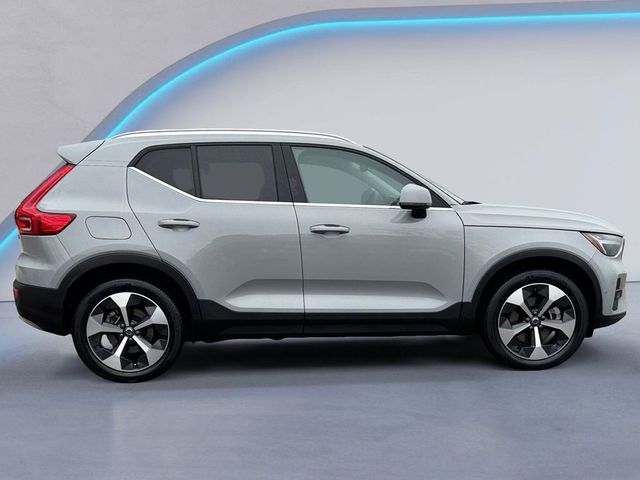 2024 Volvo XC40 Plus Bright Theme