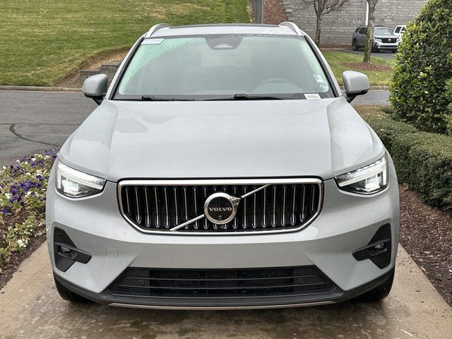 2024 Volvo XC40 Plus Bright Theme