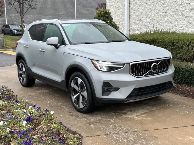 2024 Volvo XC40 Plus Bright Theme