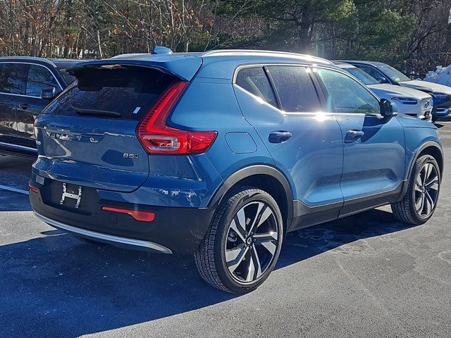 2024 Volvo XC40 Plus Bright Theme