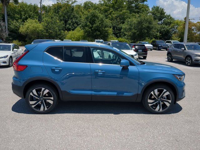 2024 Volvo XC40 Plus Bright Theme