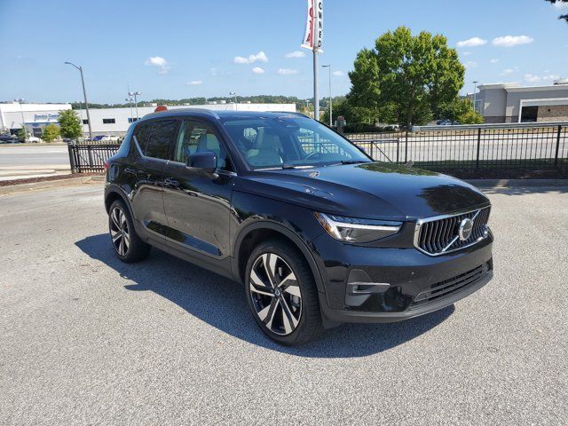 2024 Volvo XC40 Plus Bright Theme