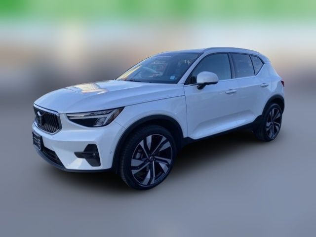 2024 Volvo XC40 Plus Bright Theme