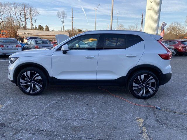 2024 Volvo XC40 Plus Bright Theme