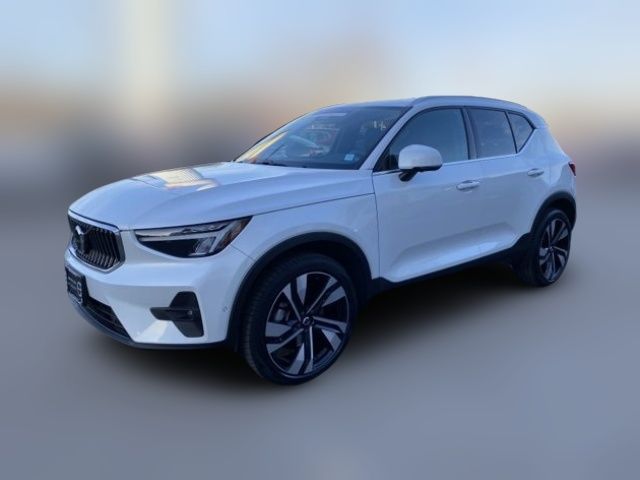 2024 Volvo XC40 Plus Bright Theme