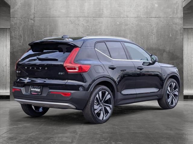 2024 Volvo XC40 Plus Bright Theme