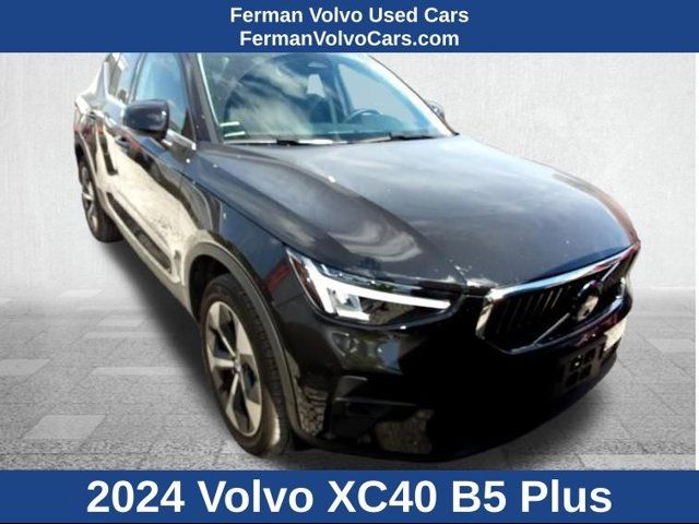 2024 Volvo XC40 Plus Bright Theme