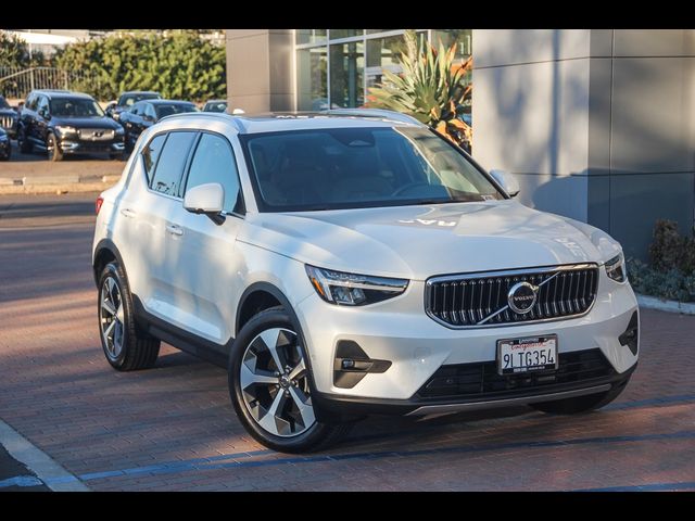 2024 Volvo XC40 Plus Bright Theme