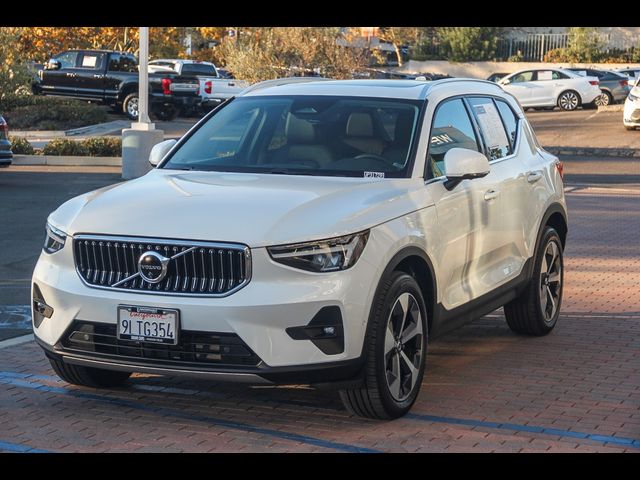 2024 Volvo XC40 Plus Bright Theme