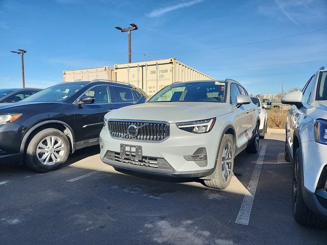 2024 Volvo XC40 Plus Bright Theme