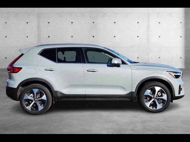 2024 Volvo XC40 Plus Bright Theme