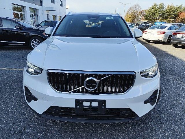 2024 Volvo XC40 Plus Bright Theme