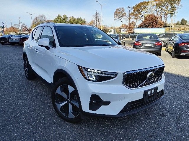 2024 Volvo XC40 Plus Bright Theme