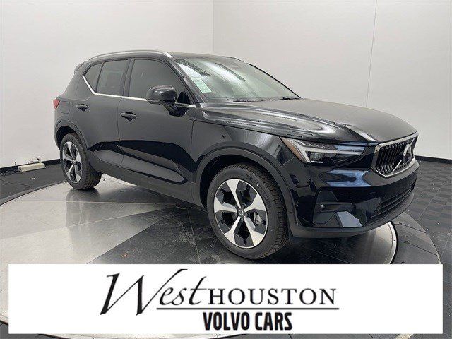 2024 Volvo XC40 Plus Bright Theme