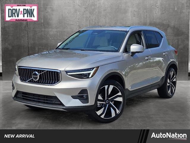 2024 Volvo XC40 Plus Bright Theme