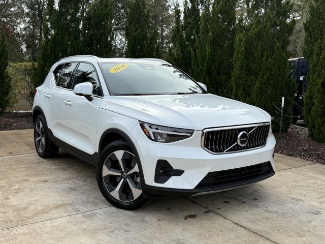 2024 Volvo XC40 Plus Bright Theme