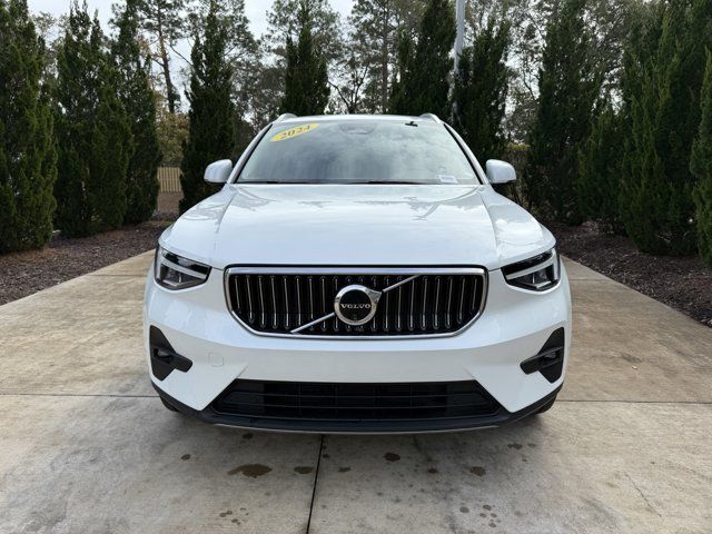 2024 Volvo XC40 Plus Bright Theme