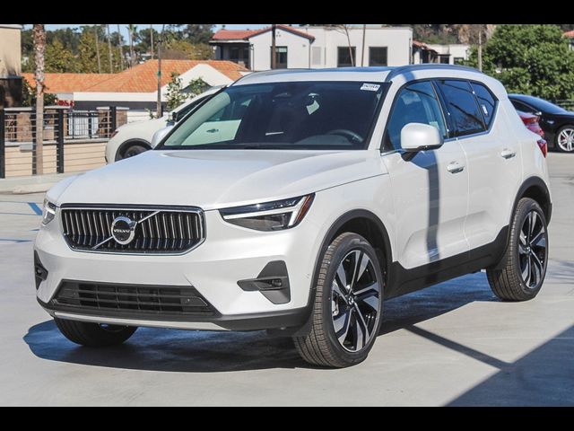 2024 Volvo XC40 Plus Bright Theme