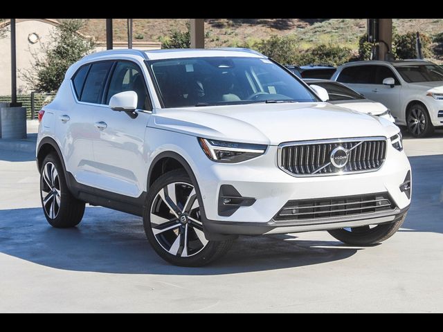 2024 Volvo XC40 Plus Bright Theme