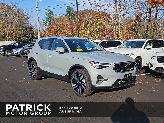 2024 Volvo XC40 Plus Bright Theme