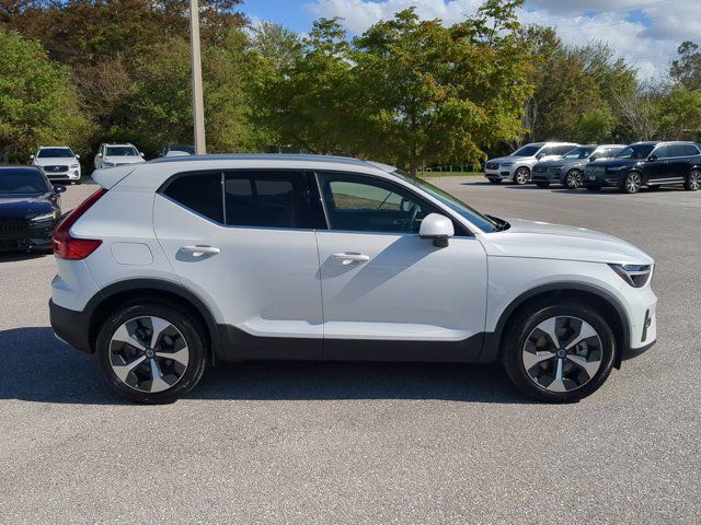 2024 Volvo XC40 Plus Bright Theme