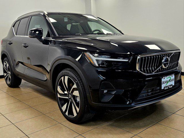 2024 Volvo XC40 Plus Bright Theme