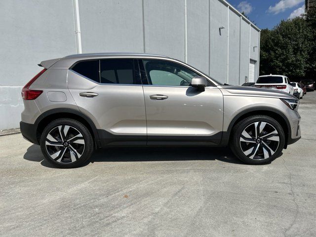 2024 Volvo XC40 Plus Bright Theme