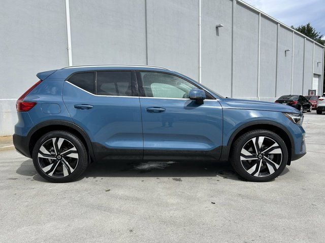 2024 Volvo XC40 Plus Bright Theme