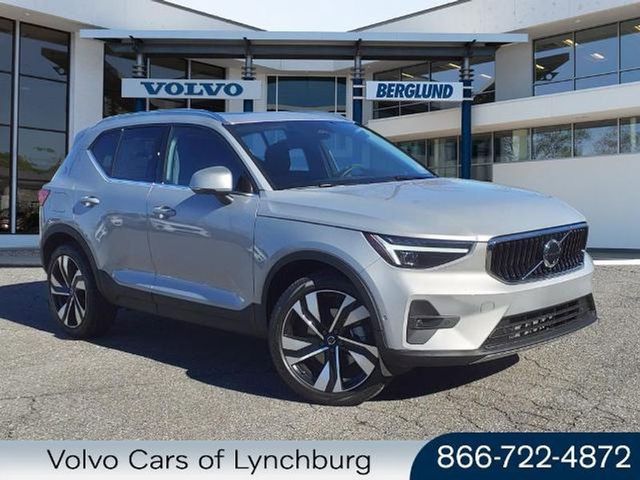 2024 Volvo XC40 Plus Bright Theme