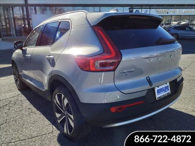 2024 Volvo XC40 Plus Bright Theme