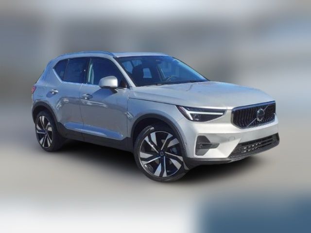 2024 Volvo XC40 Plus Bright Theme