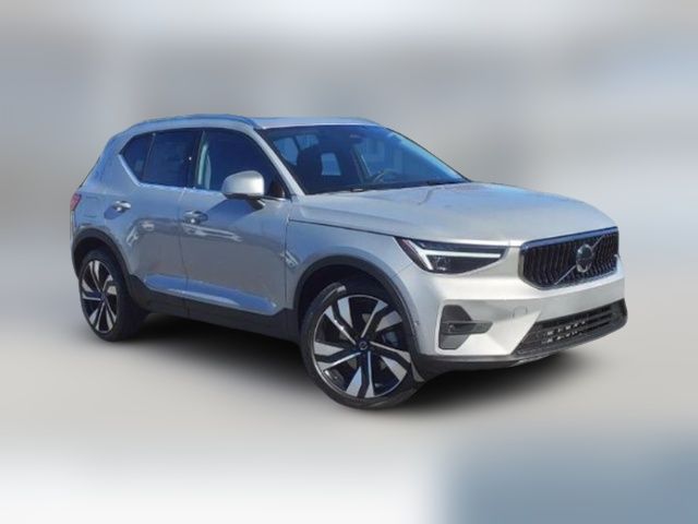 2024 Volvo XC40 Plus Bright Theme