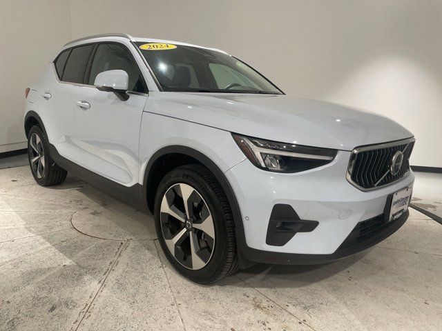 2024 Volvo XC40 Plus Bright Theme