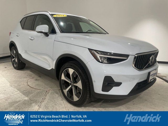 2024 Volvo XC40 Plus Bright Theme