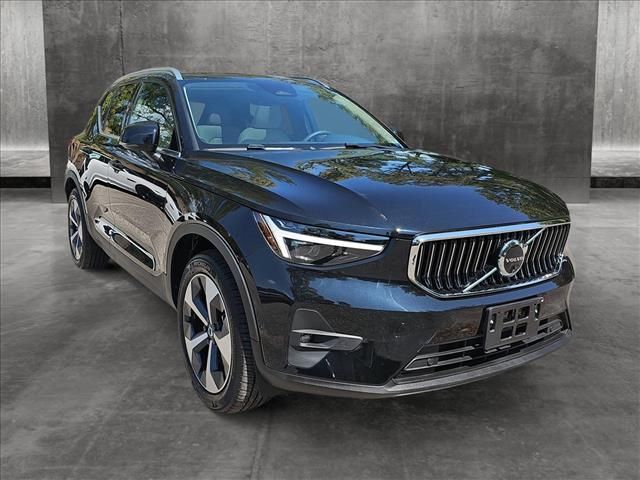 2024 Volvo XC40 Plus Bright Theme