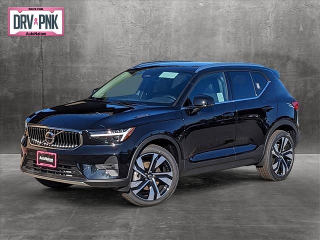 2024 Volvo XC40 Plus Bright Theme